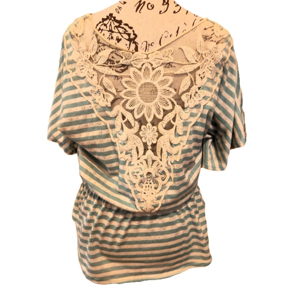 Cream & Light Blue Short Sleeve Top w Ornate Floral Lace back Cinched waist Sz M